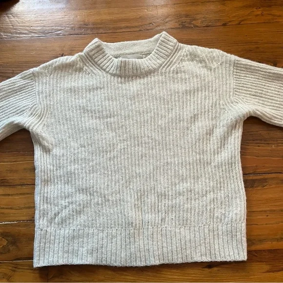 Everlane The Cocoon Crew in Alpaca Lightweight Sweater Almond Color size XXS - Picture 2 of 15